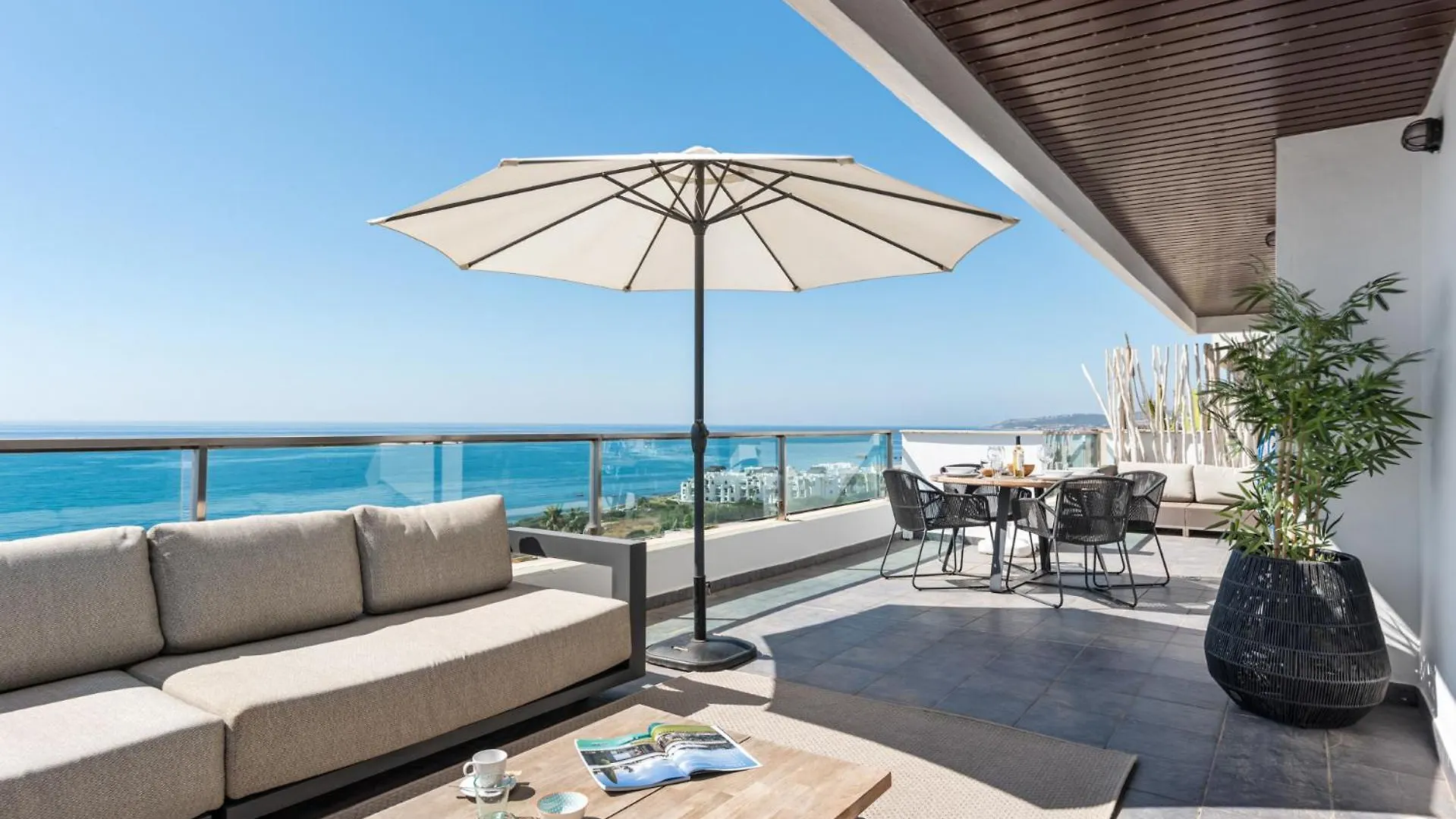 Vivi Homes - Casa Skye Pool, Terrace & Sea View Estepona