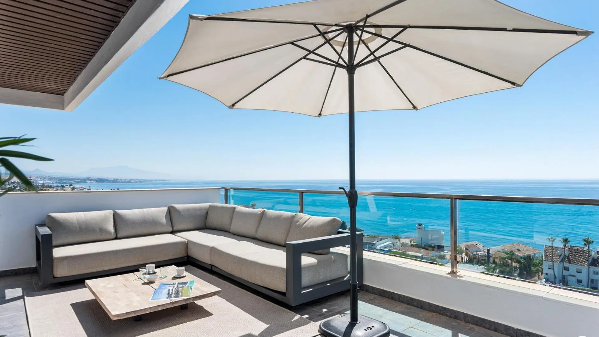 Vivi Homes - Casa Skye Pool, Terrace & Sea View Estepona Apartmán