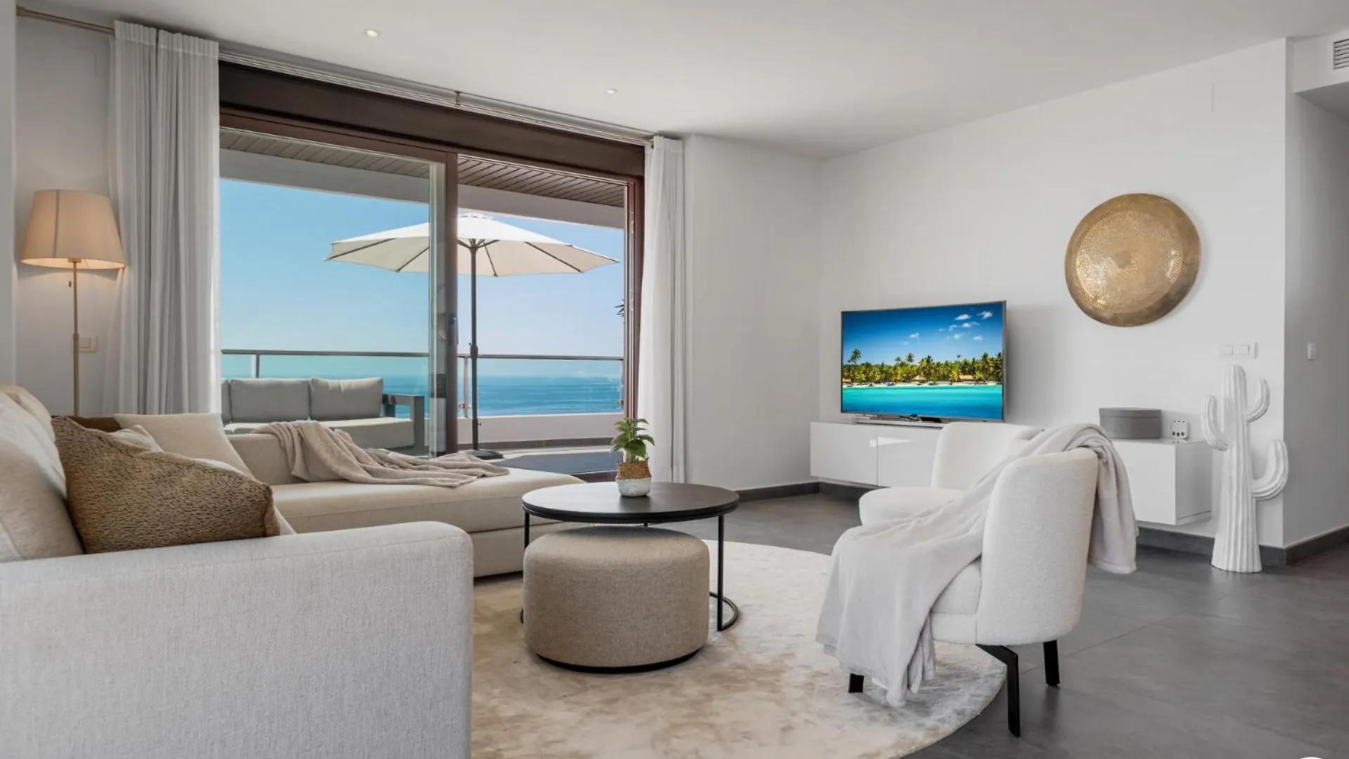 Vivi Homes - Casa Skye Pool, Terrace & Sea View Estepona 0*,  Španělsko