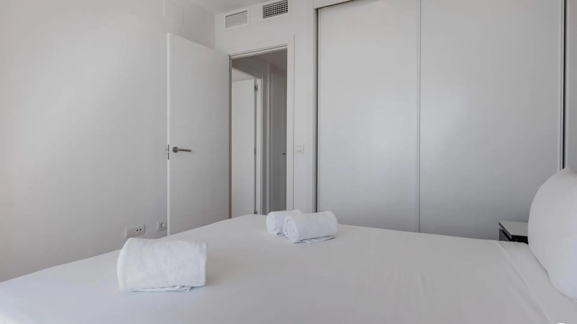 Vivi Homes - Casa Skye Pool, Terrace & Sea View Estepona Apartmán