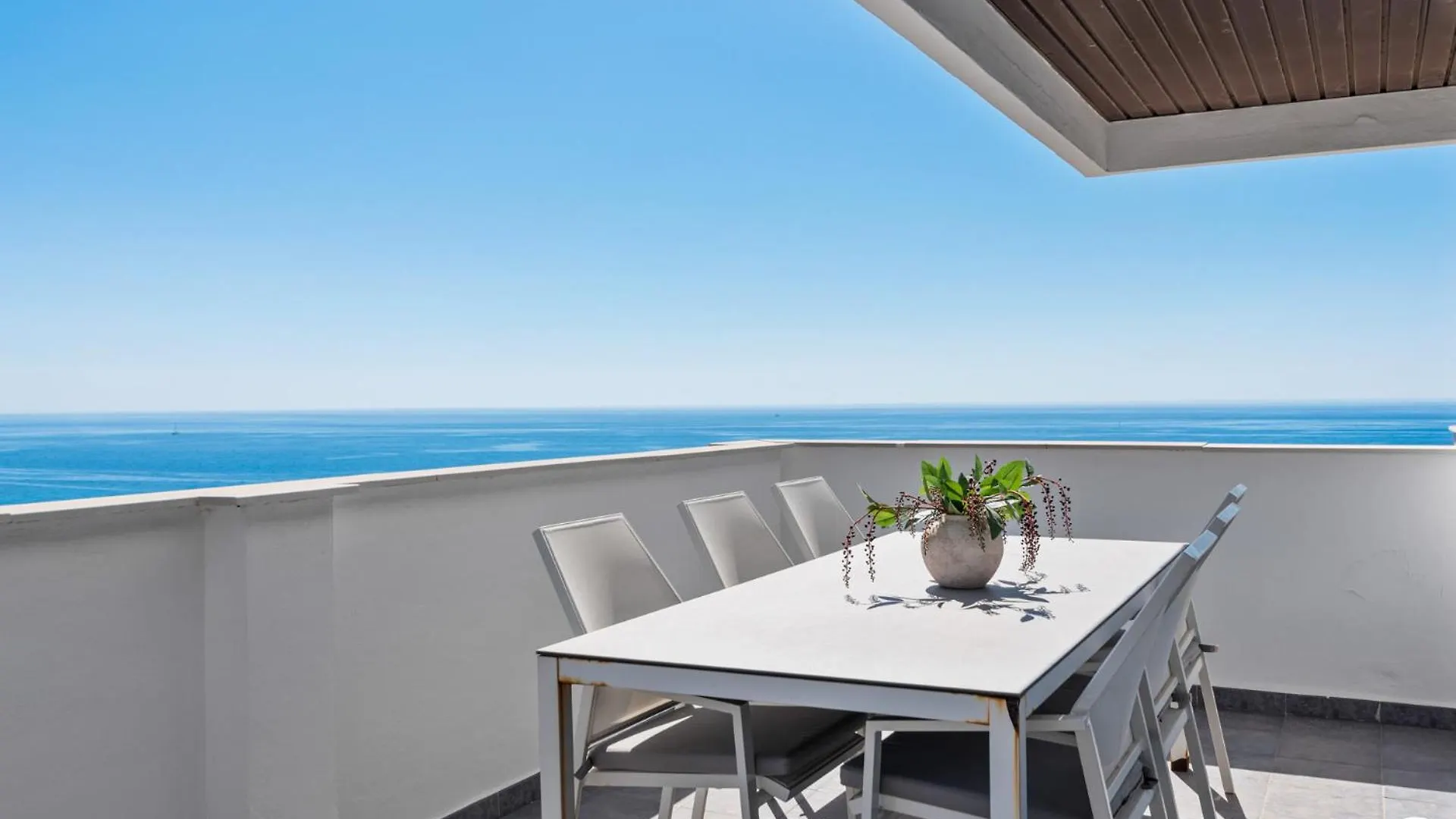 Vivi Homes - Casa Skye Pool, Terrace & Sea View Estepona 0*,  Španělsko